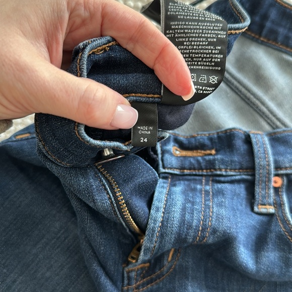 Chic J Brand Petite-Fit Blue Jeans - Perfect for the Modern Woman, Size 24 - Picture 3 of 4